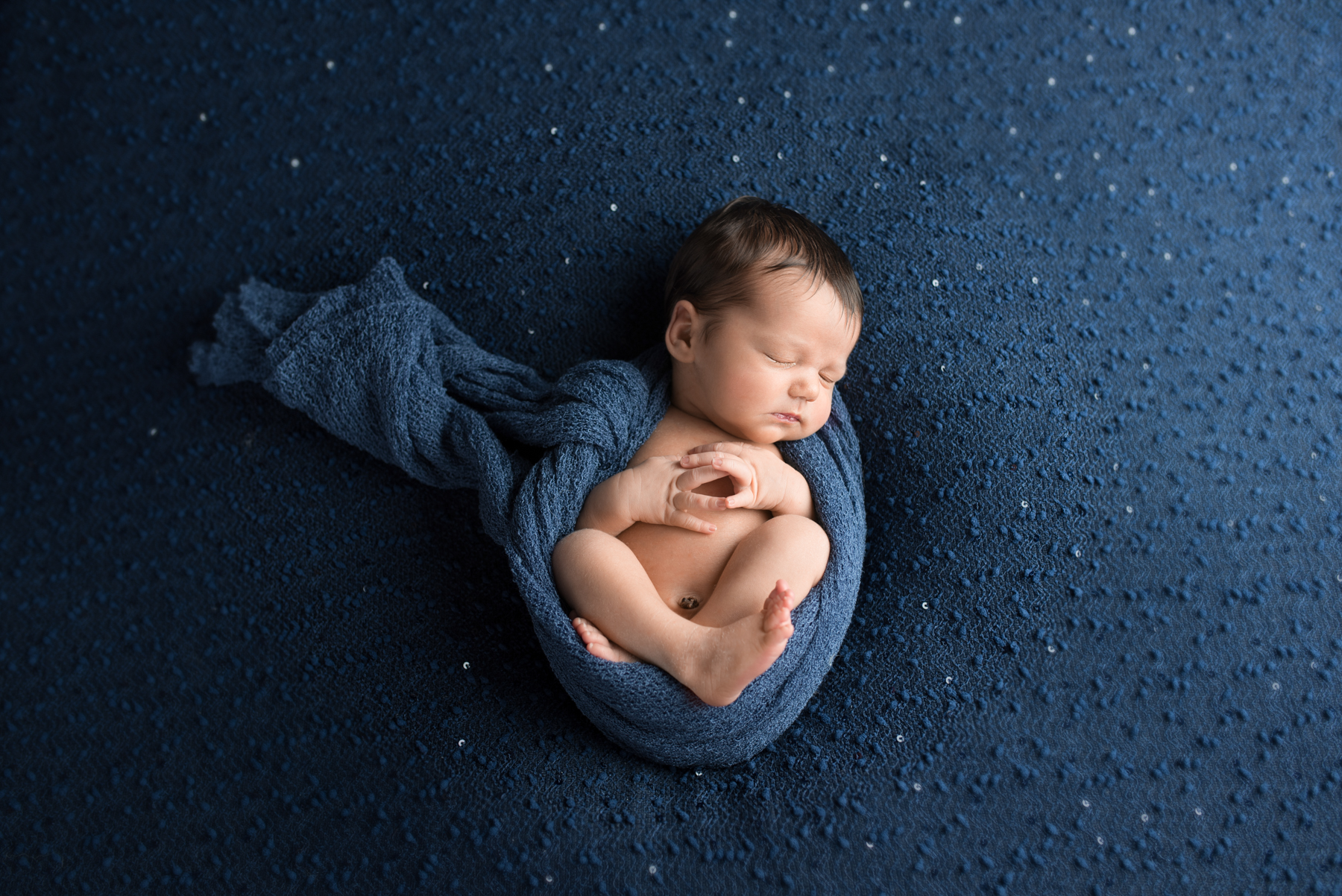Fotografia noworodkowa, rodzinna, studyjna – Tymon z rodziną